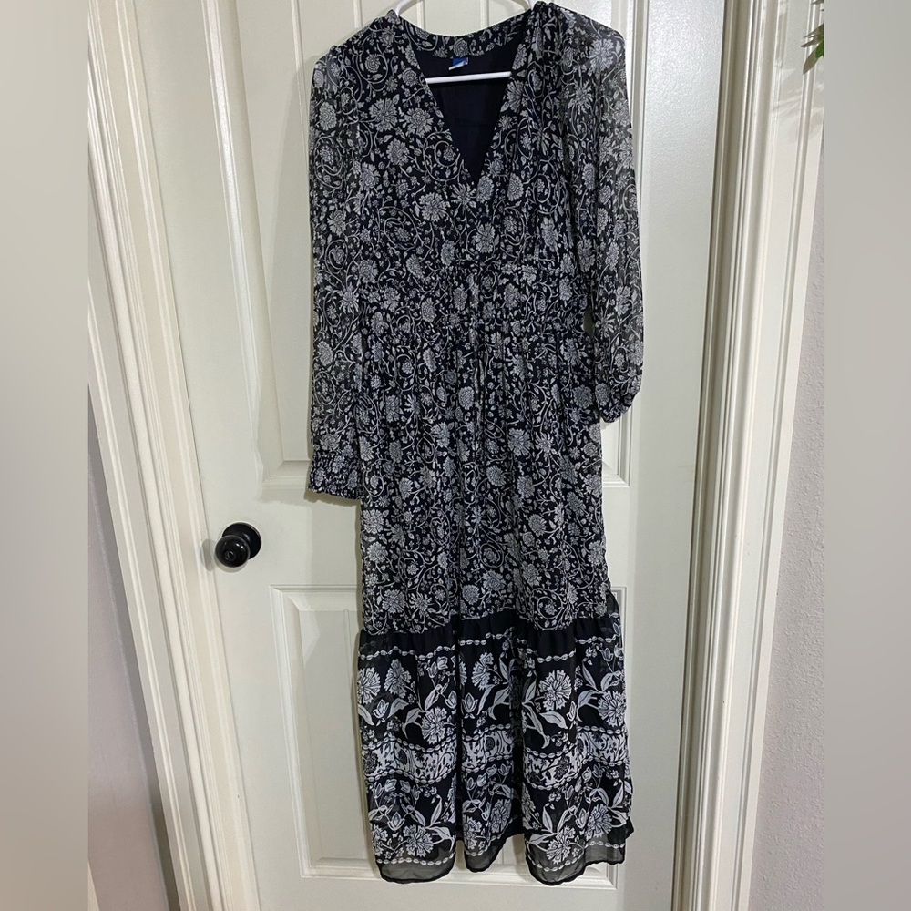 Old Navy Black and White V-Neck Bishop Sleeve Dress